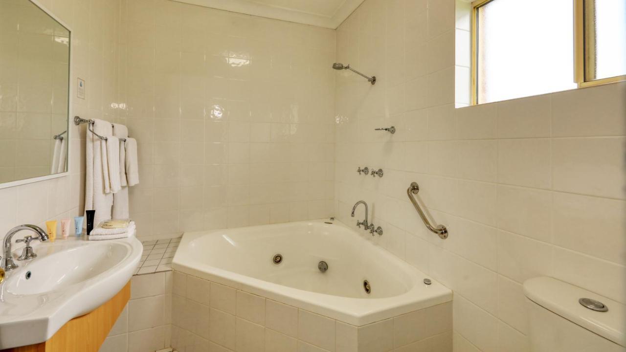 Country Gardens Motor Inn Каура Екстериор снимка