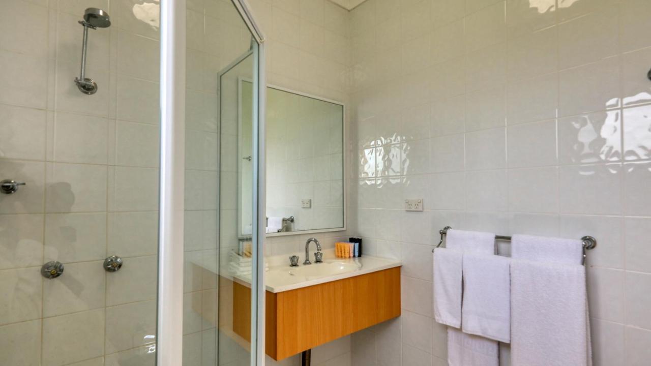 Country Gardens Motor Inn Каура Екстериор снимка