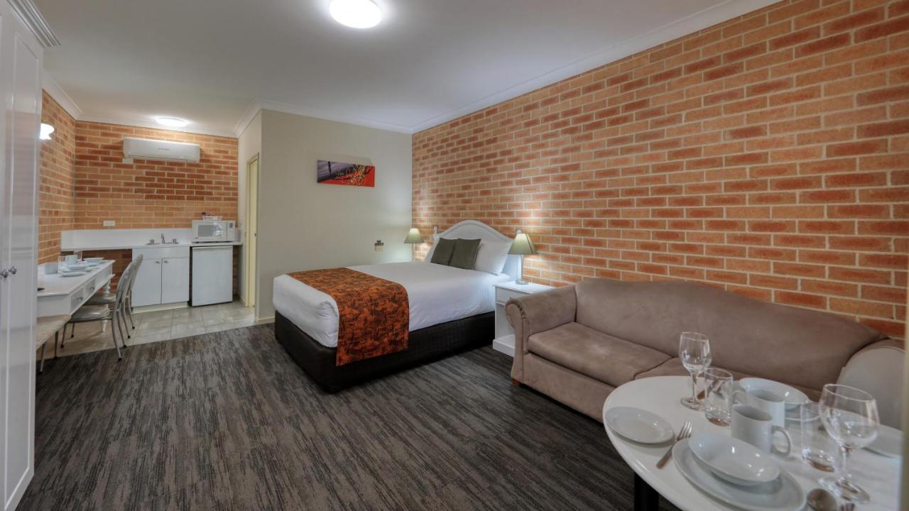 Country Gardens Motor Inn Каура Екстериор снимка
