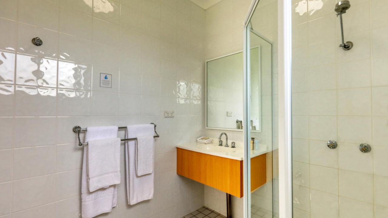 Country Gardens Motor Inn Каура Екстериор снимка